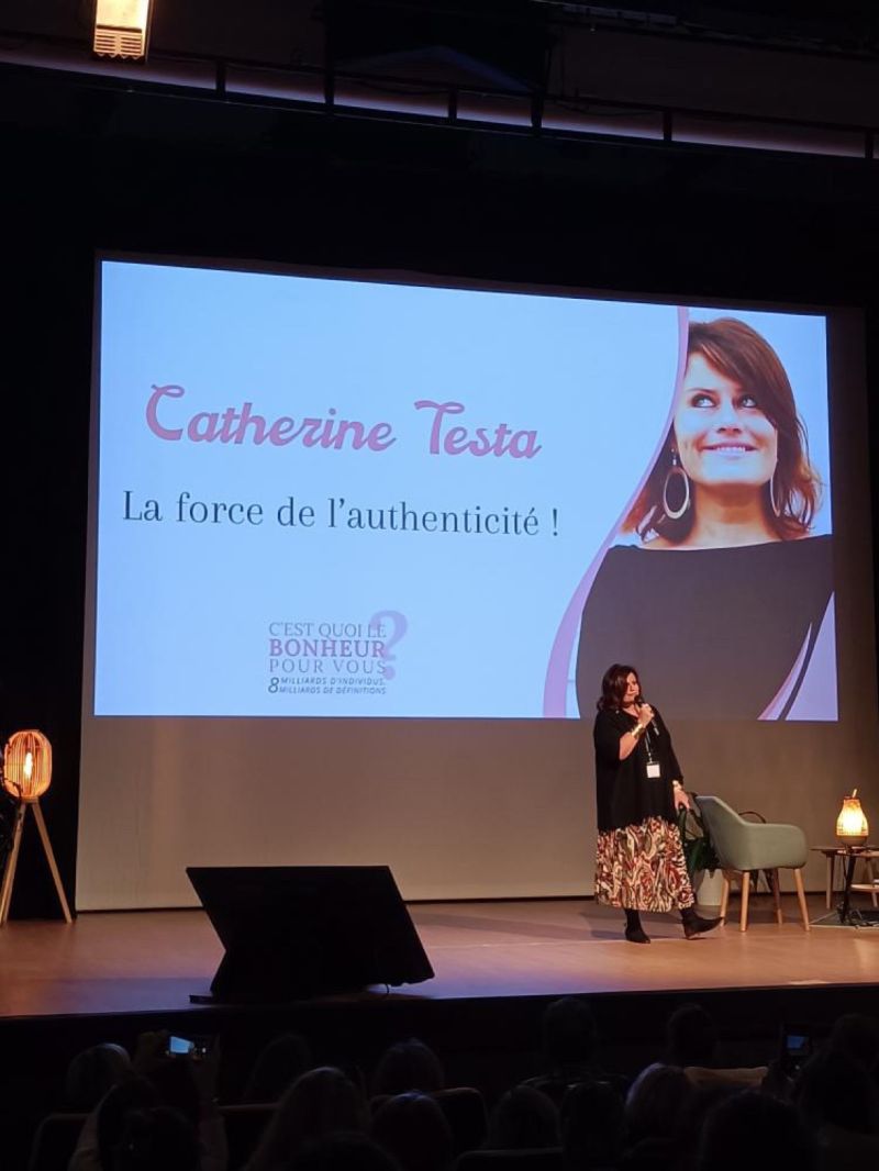 Conférencier santé mentale en entreprise : Catherine Testa sur scène